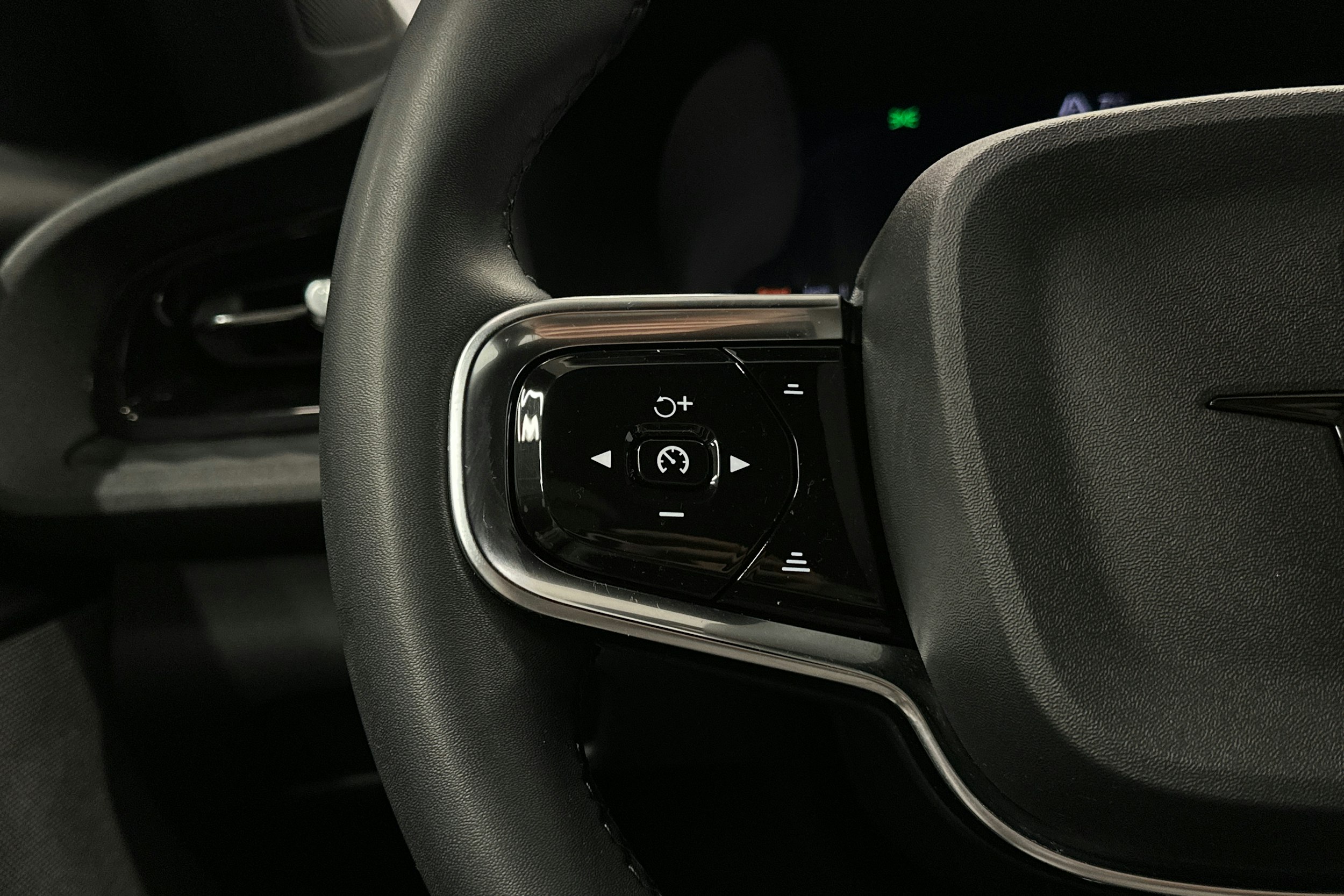 harmaa Polestar 2 2023 kuva 14.