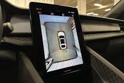 harmaa Polestar 2 2023 kuva 17.