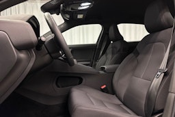 harmaa Polestar 2 2023 kuva 21.