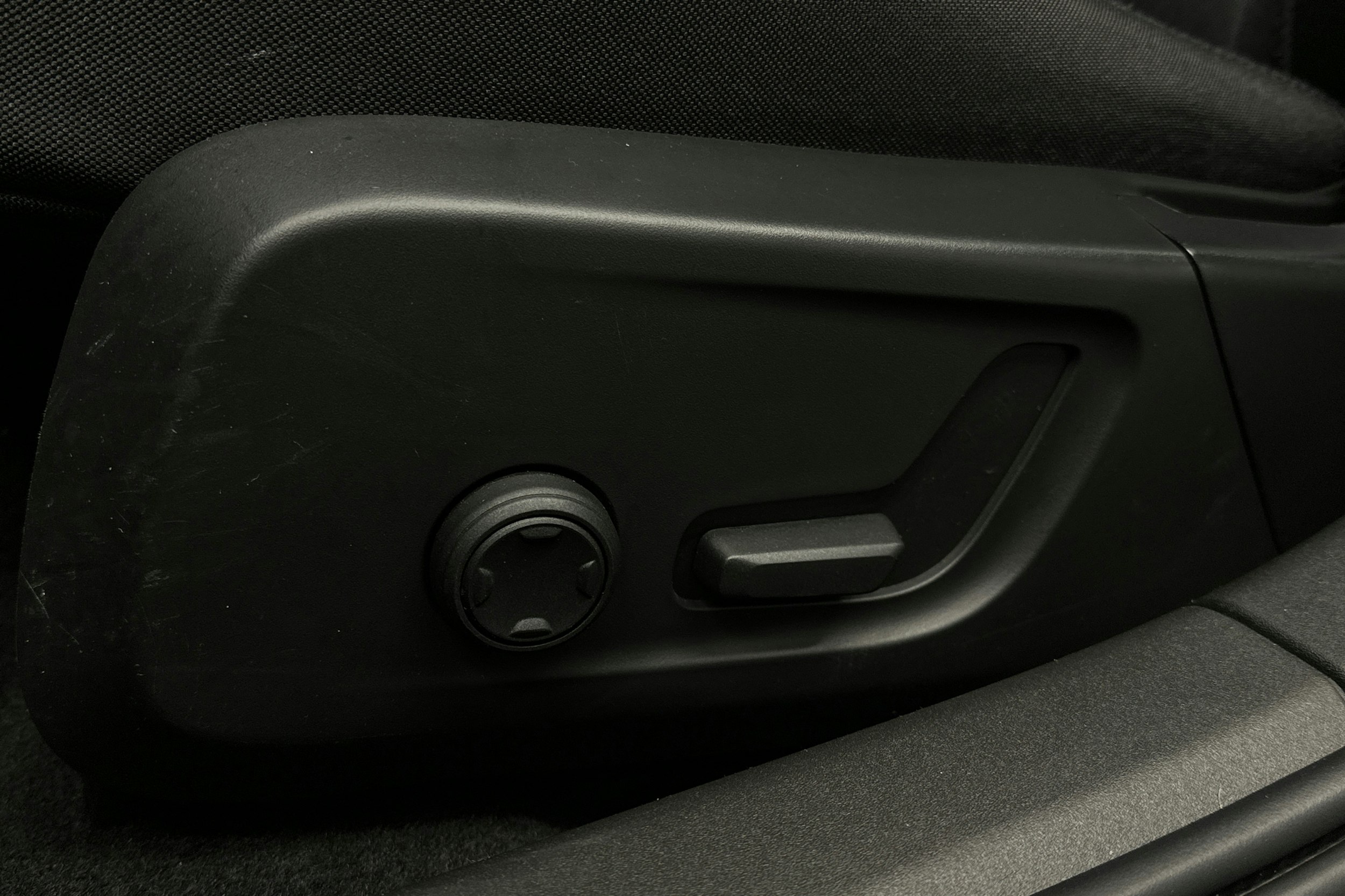 harmaa Polestar 2 2023 kuva 22.