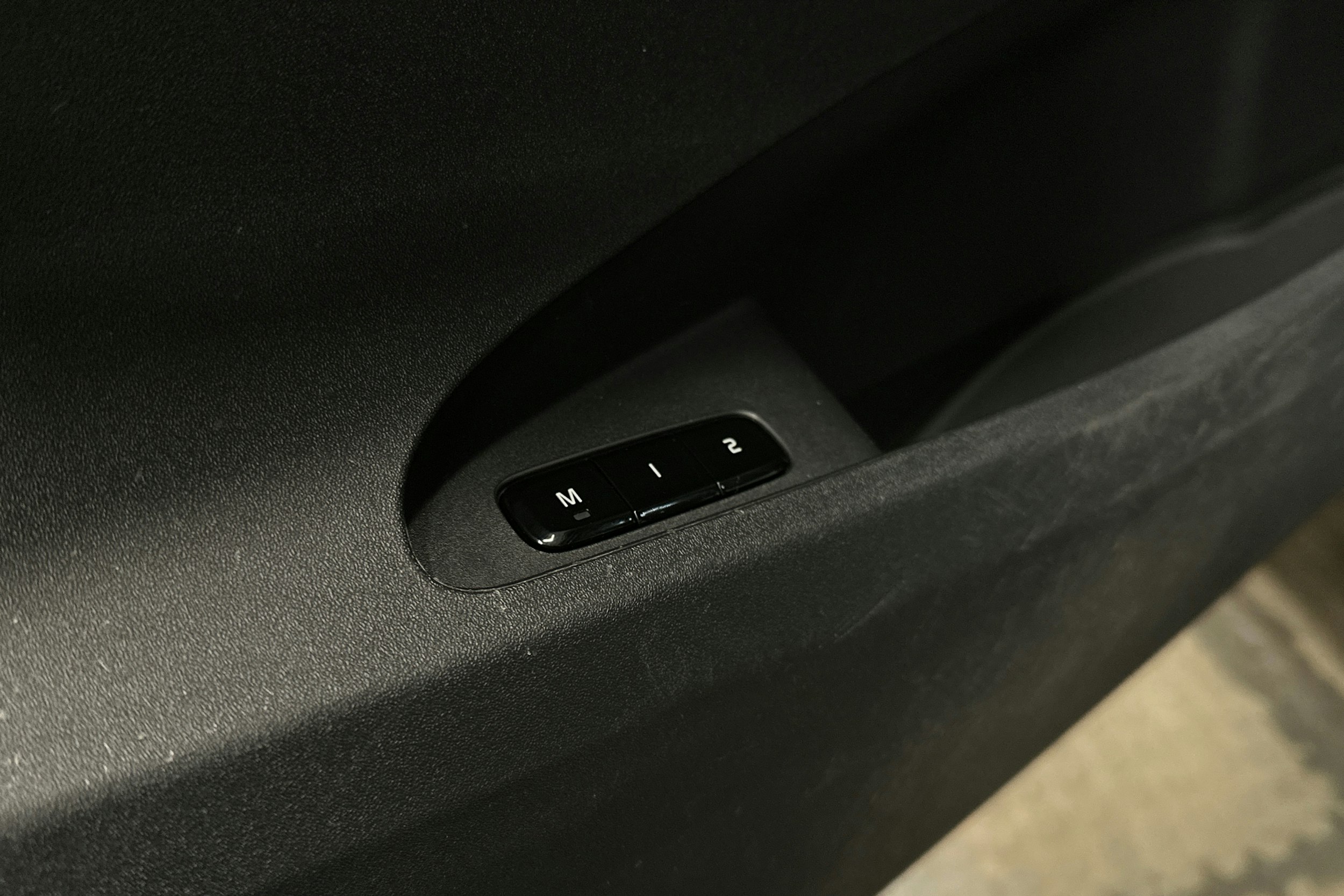 harmaa Polestar 2 2023 kuva 23.