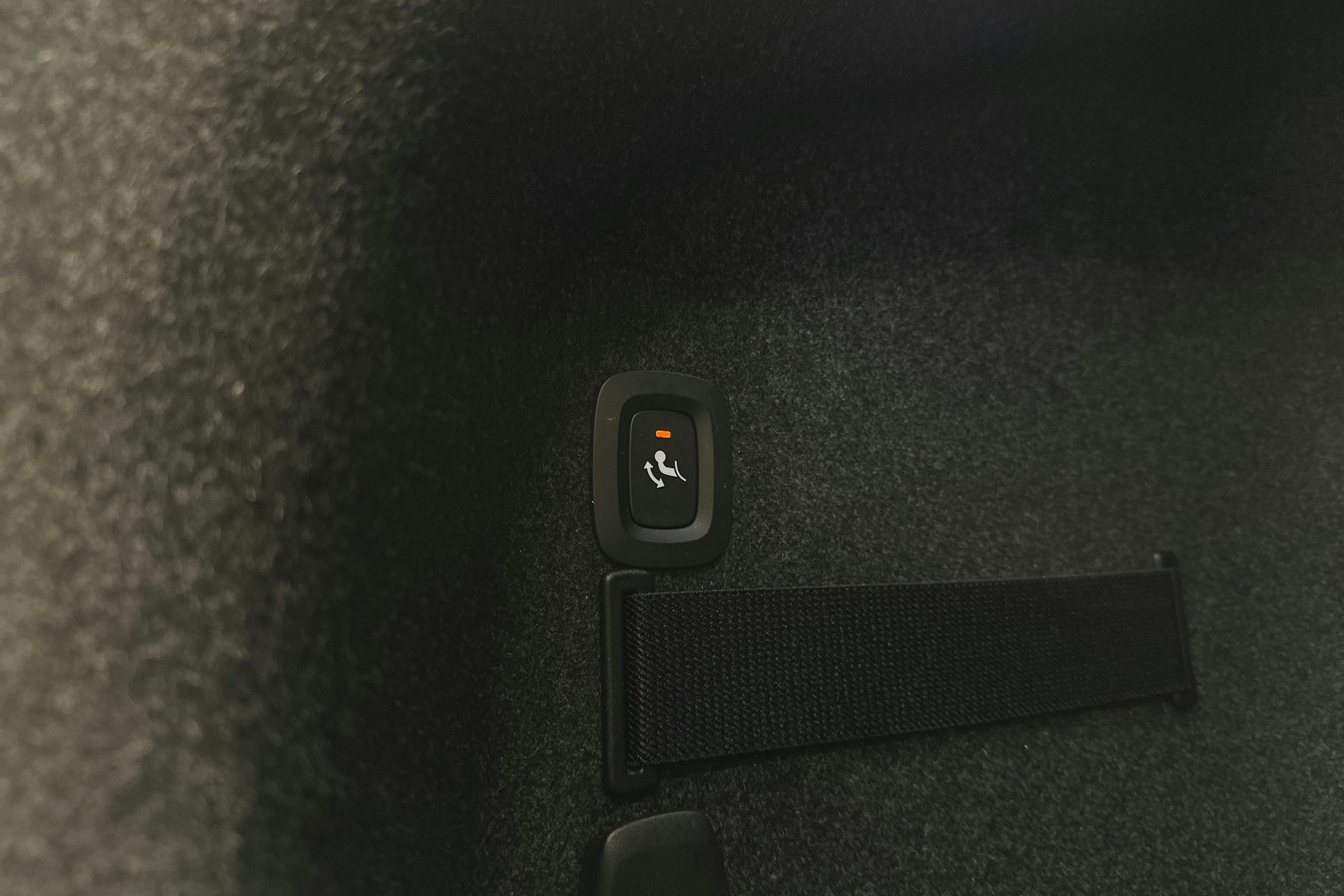 harmaa Polestar 2 2023 kuva 26.