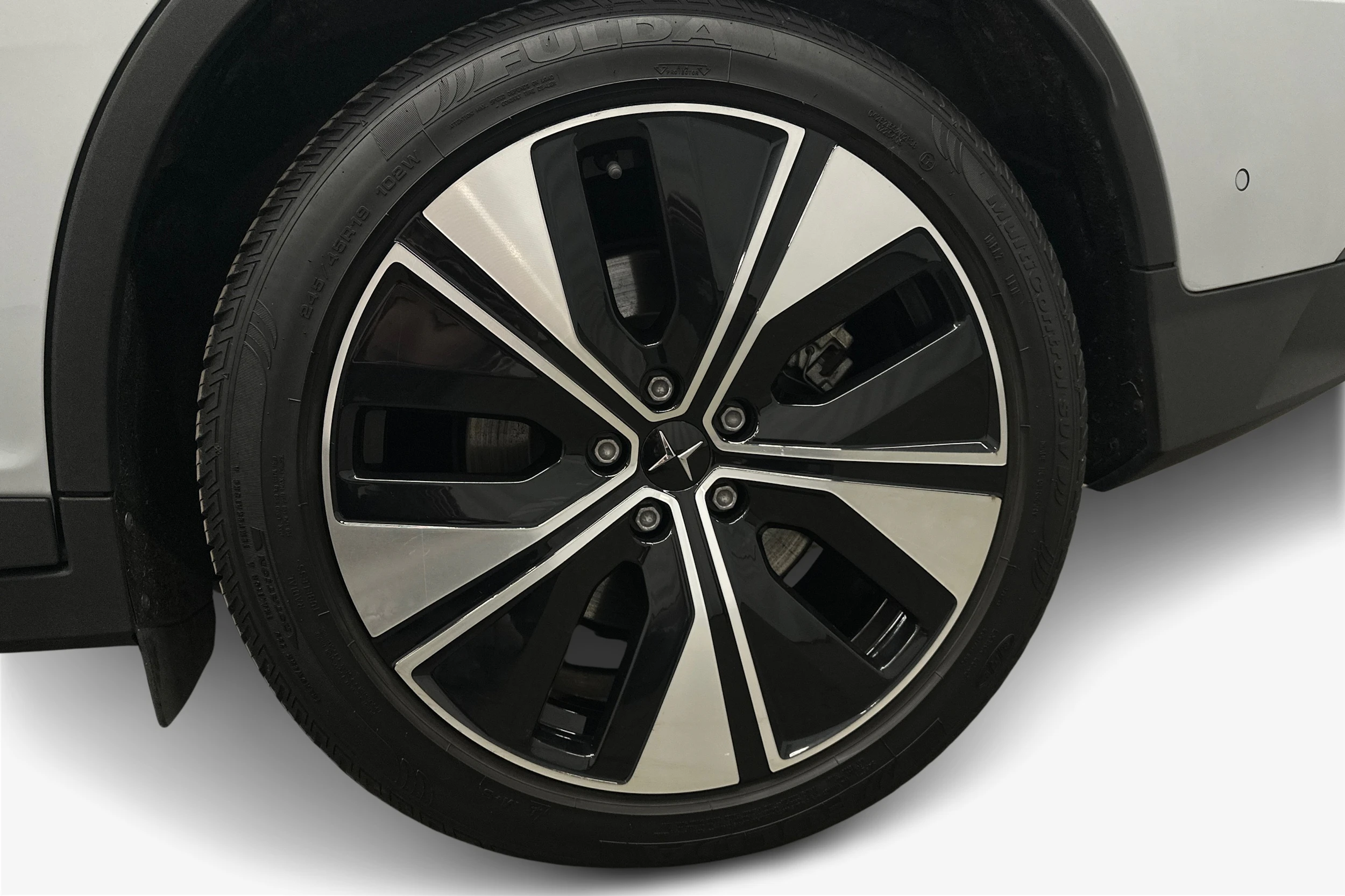 harmaa Polestar 2 2023 kuva 12.