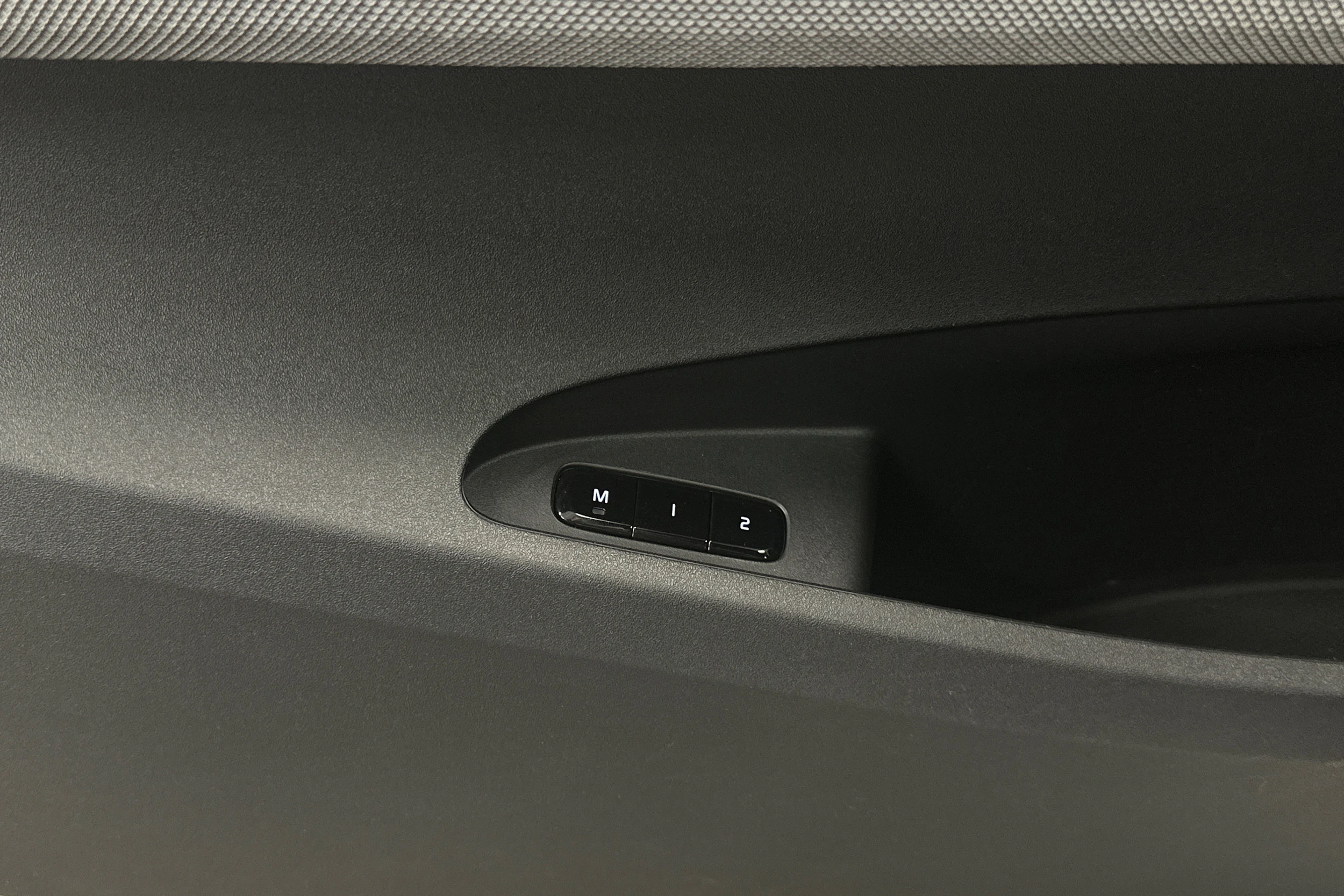 harmaa Polestar 2 2023 kuva 29.