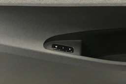 harmaa Polestar 2 2023 kuva 29.
