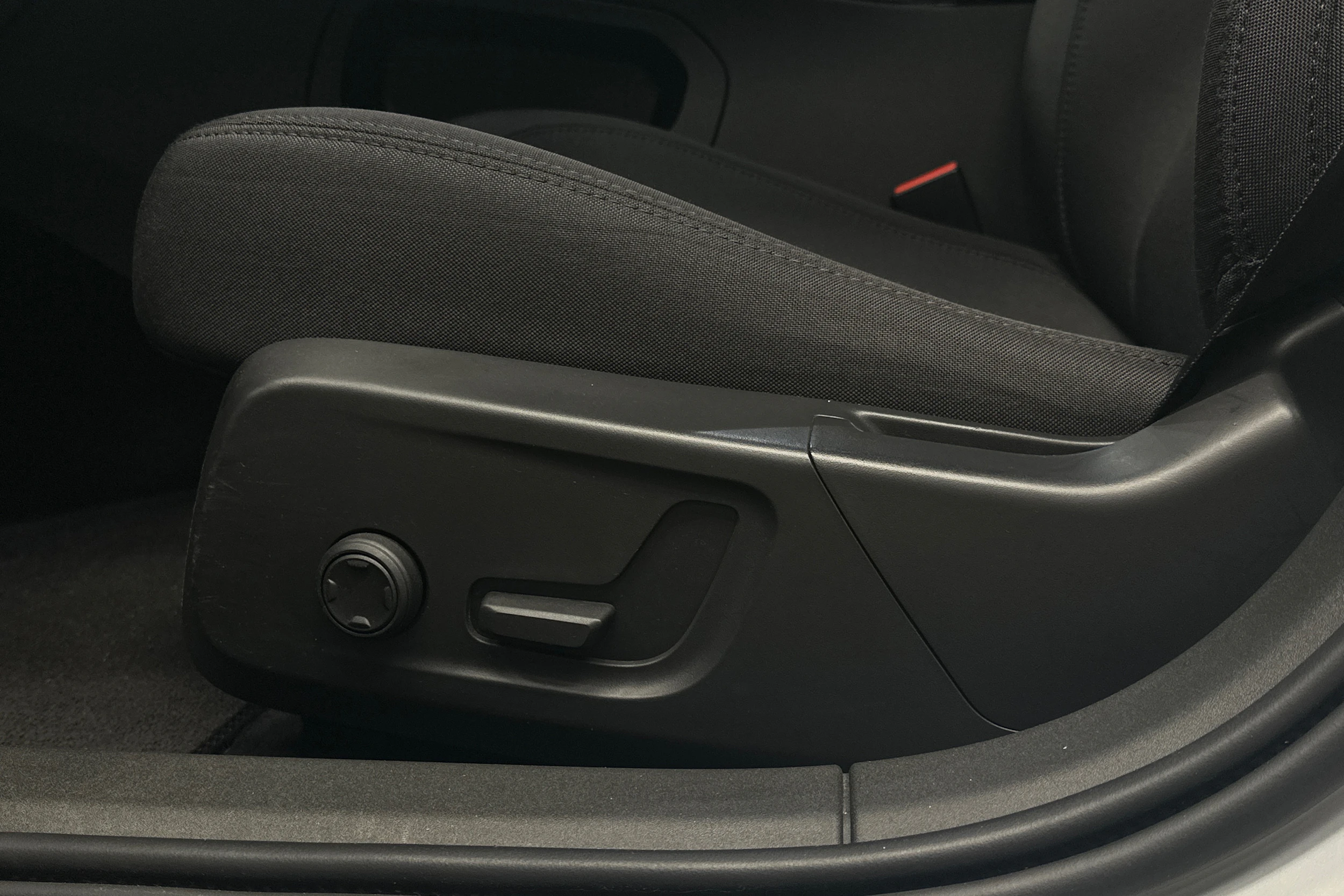 harmaa Polestar 2 2023 kuva 30.
