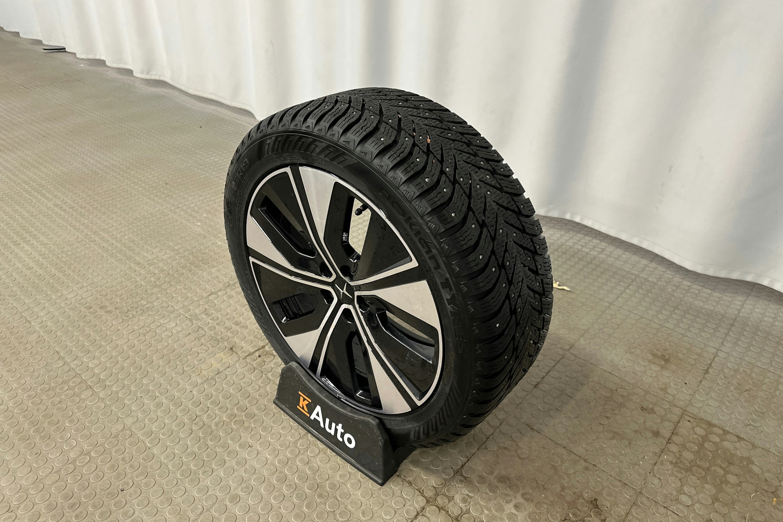 musta Polestar 2 2023 kuva 13.