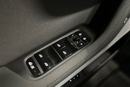 musta Polestar 2 2023 kuva 17.