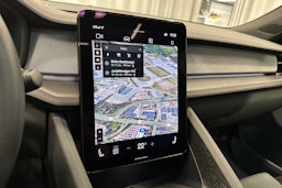 musta Polestar 2 2023 kuva 23.