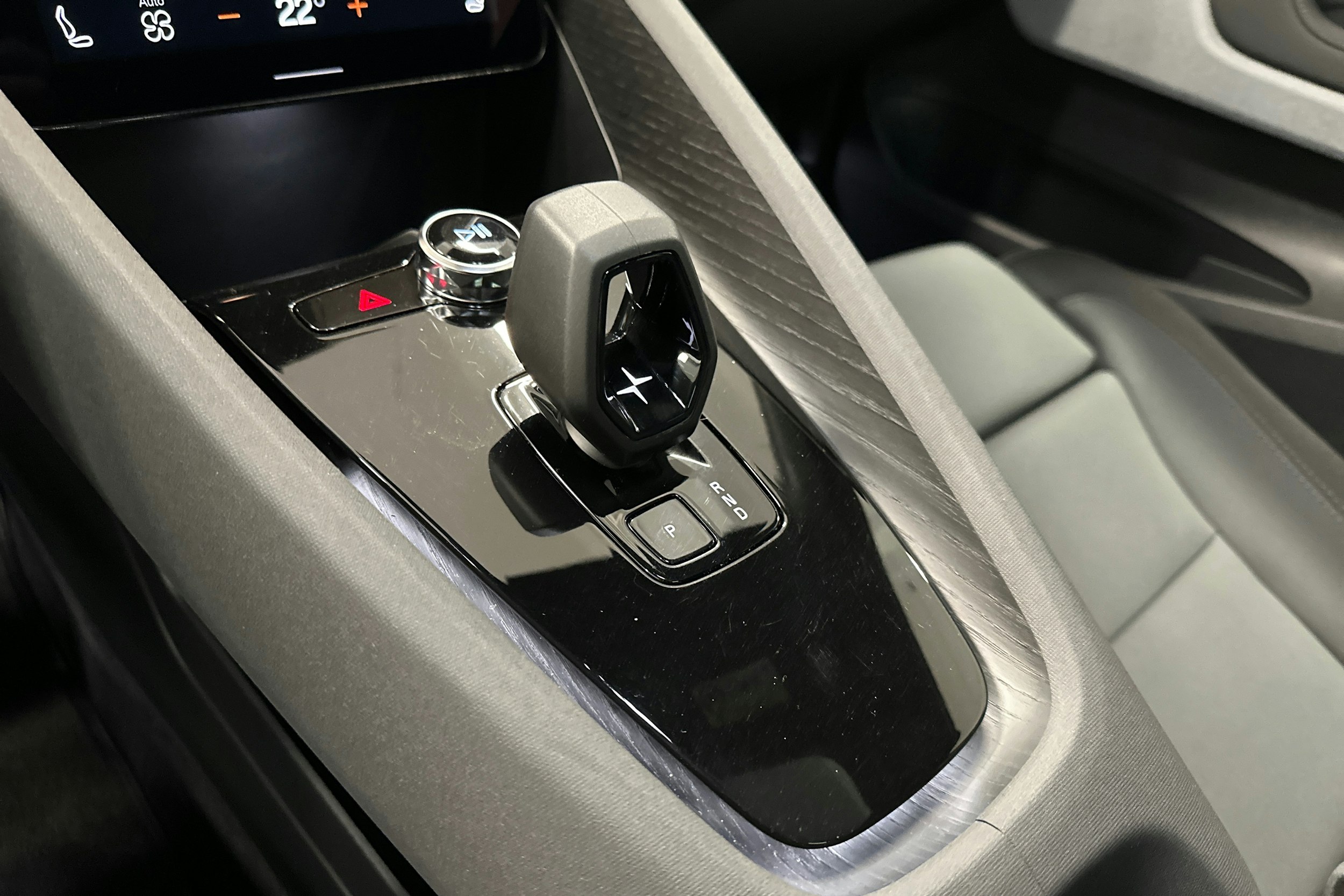 musta Polestar 2 2023 kuva 25.