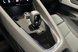 musta Polestar 2 2023 kuva 25.