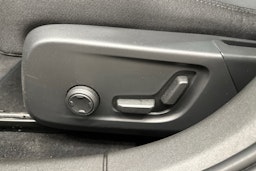 musta Polestar 2 2023 kuva 28.