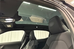 musta Polestar 2 2023 kuva 30.