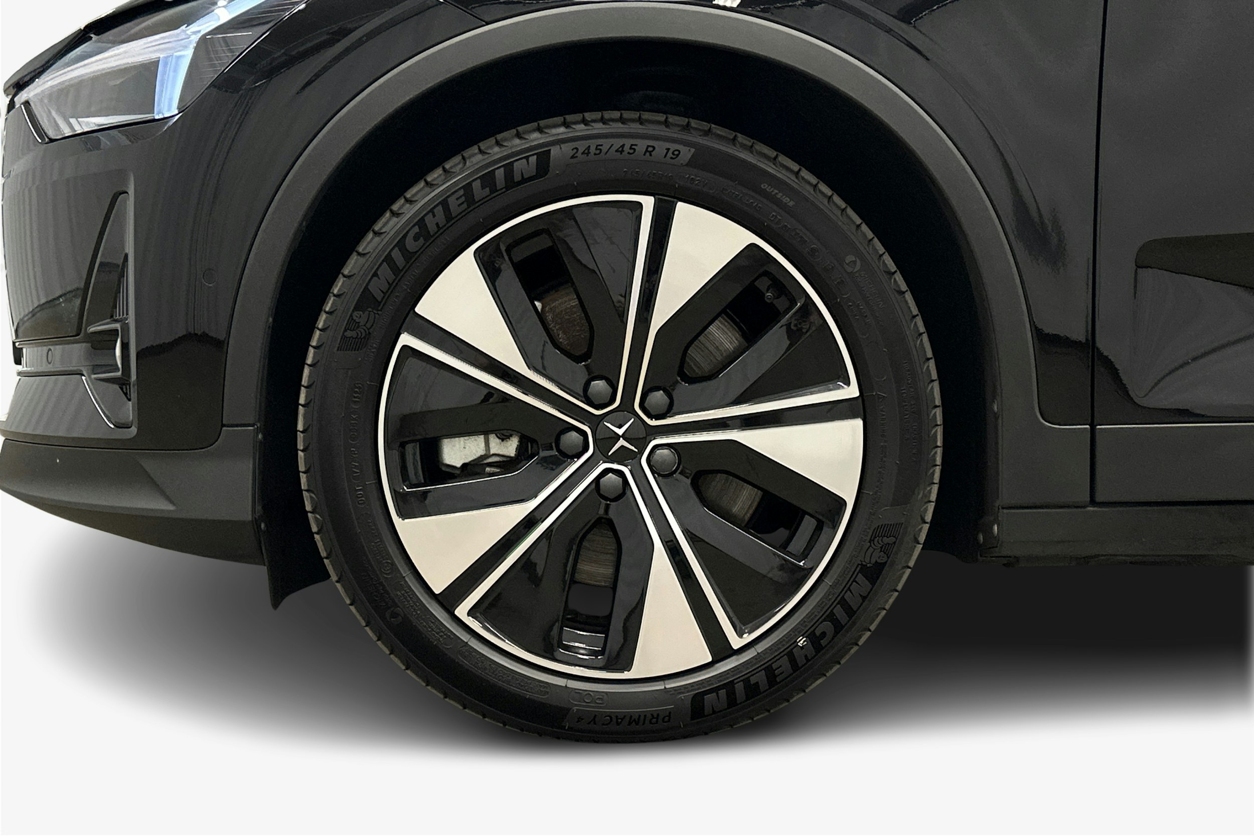 musta Polestar 2 2023 kuva 11.