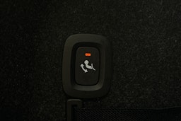 musta Polestar 2 2023 kuva 16.
