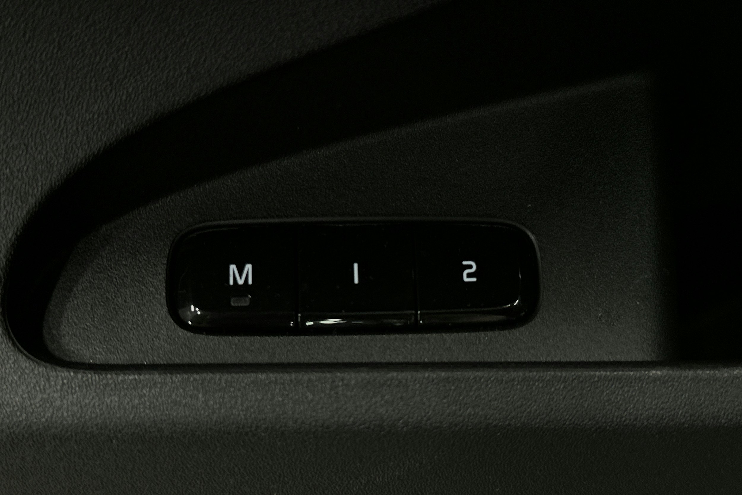 musta Polestar 2 2023 kuva 20.