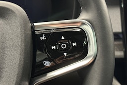 musta Polestar 2 2023 kuva 22.