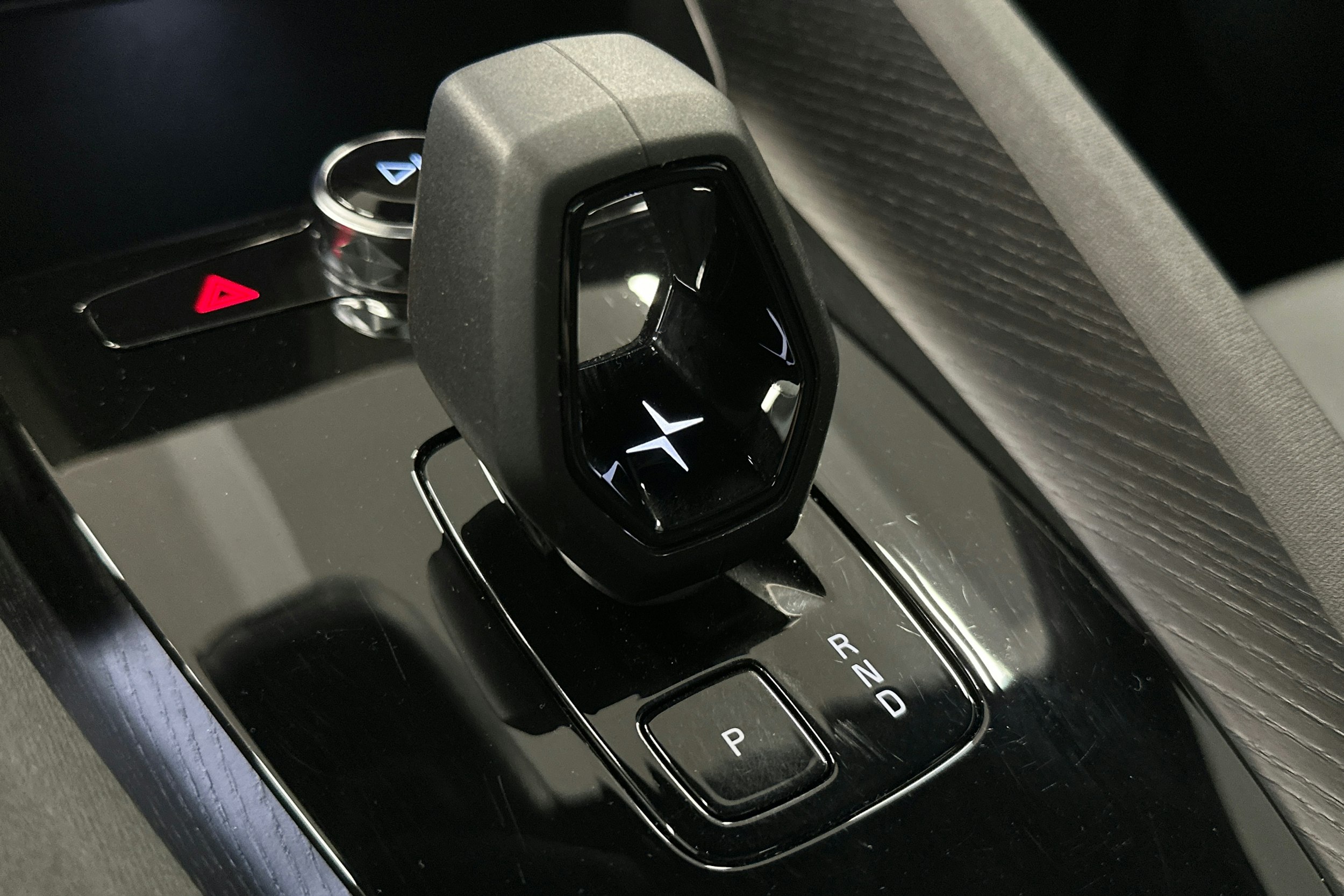 musta Polestar 2 2023 kuva 30.