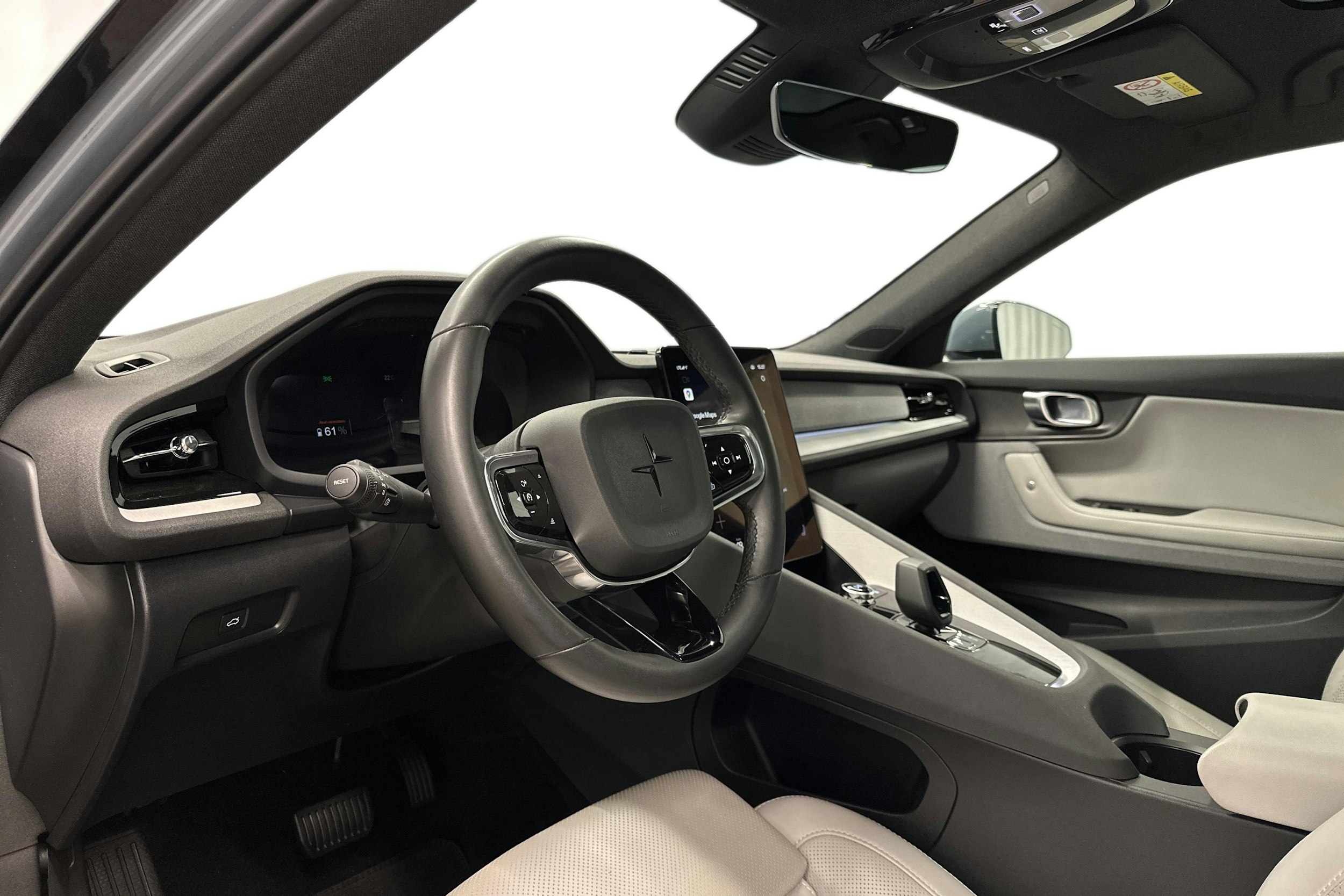 harmaa Polestar 2 2023 kuva 7.