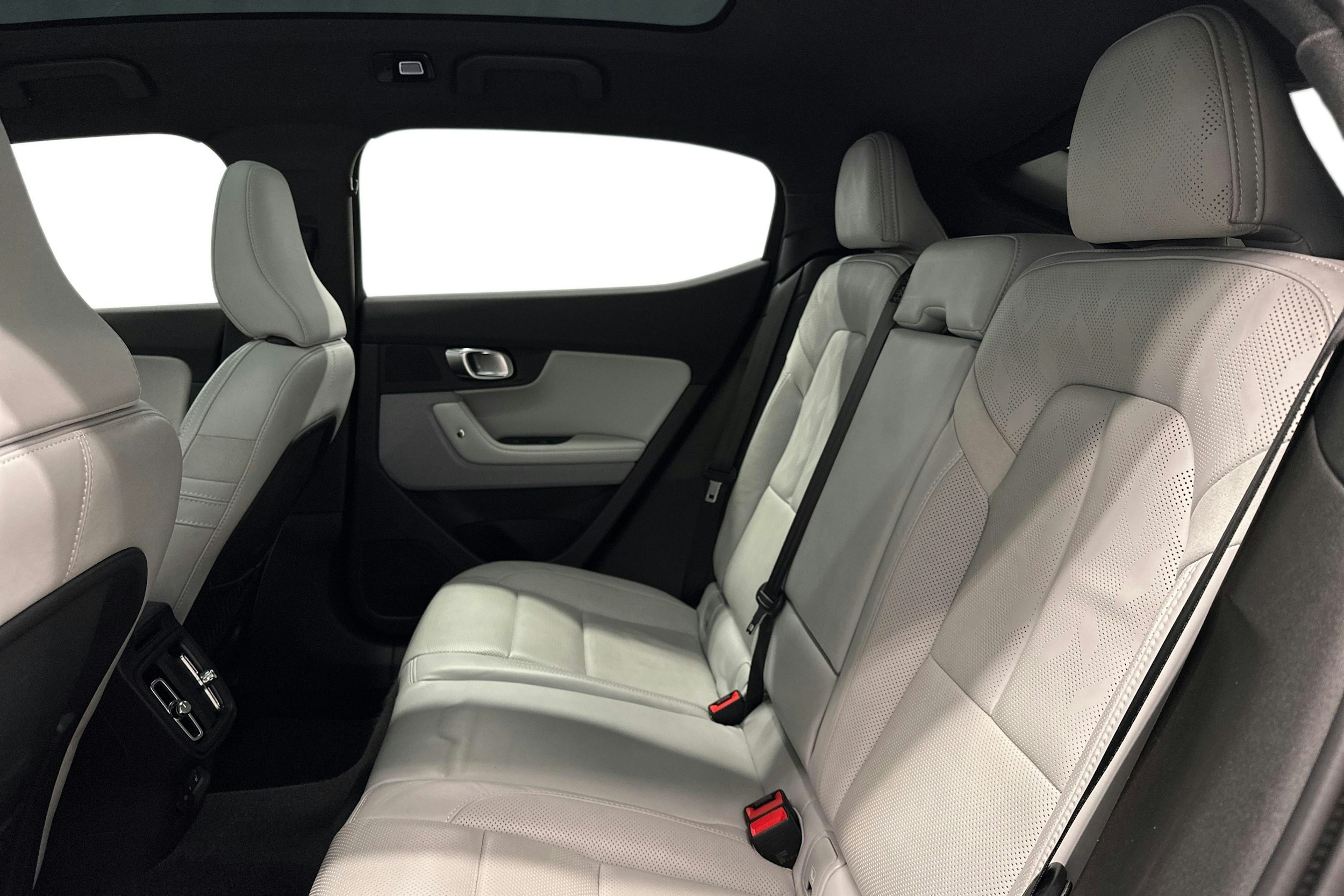 harmaa Polestar 2 2023 kuva 10.