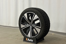 harmaa Polestar 2 2023 kuva 13.
