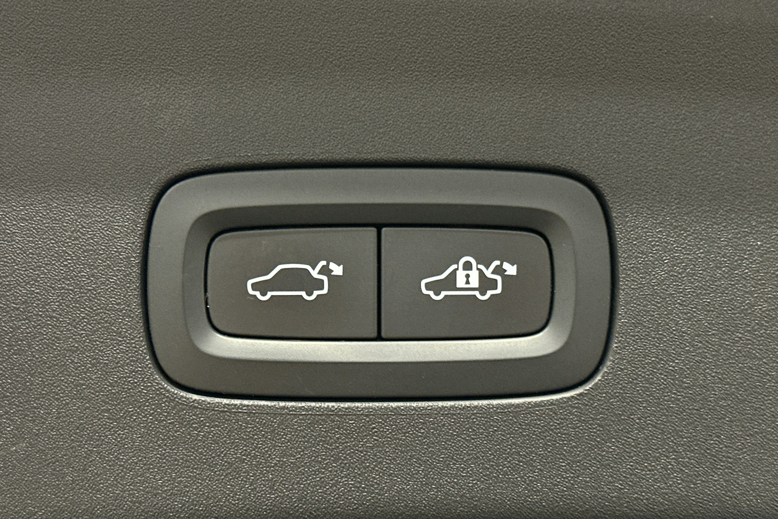 harmaa Polestar 2 2023 kuva 15.