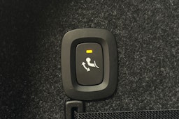 harmaa Polestar 2 2023 kuva 16.