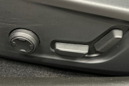 harmaa Polestar 2 2023 kuva 19.
