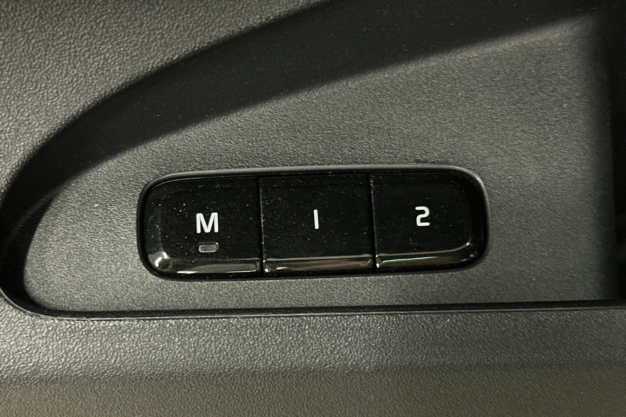 harmaa Polestar 2 2023 kuva 20.