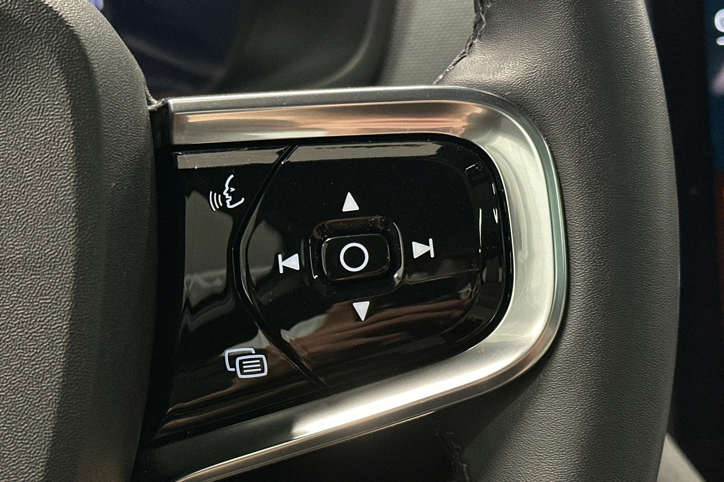 harmaa Polestar 2 2023 kuva 23.