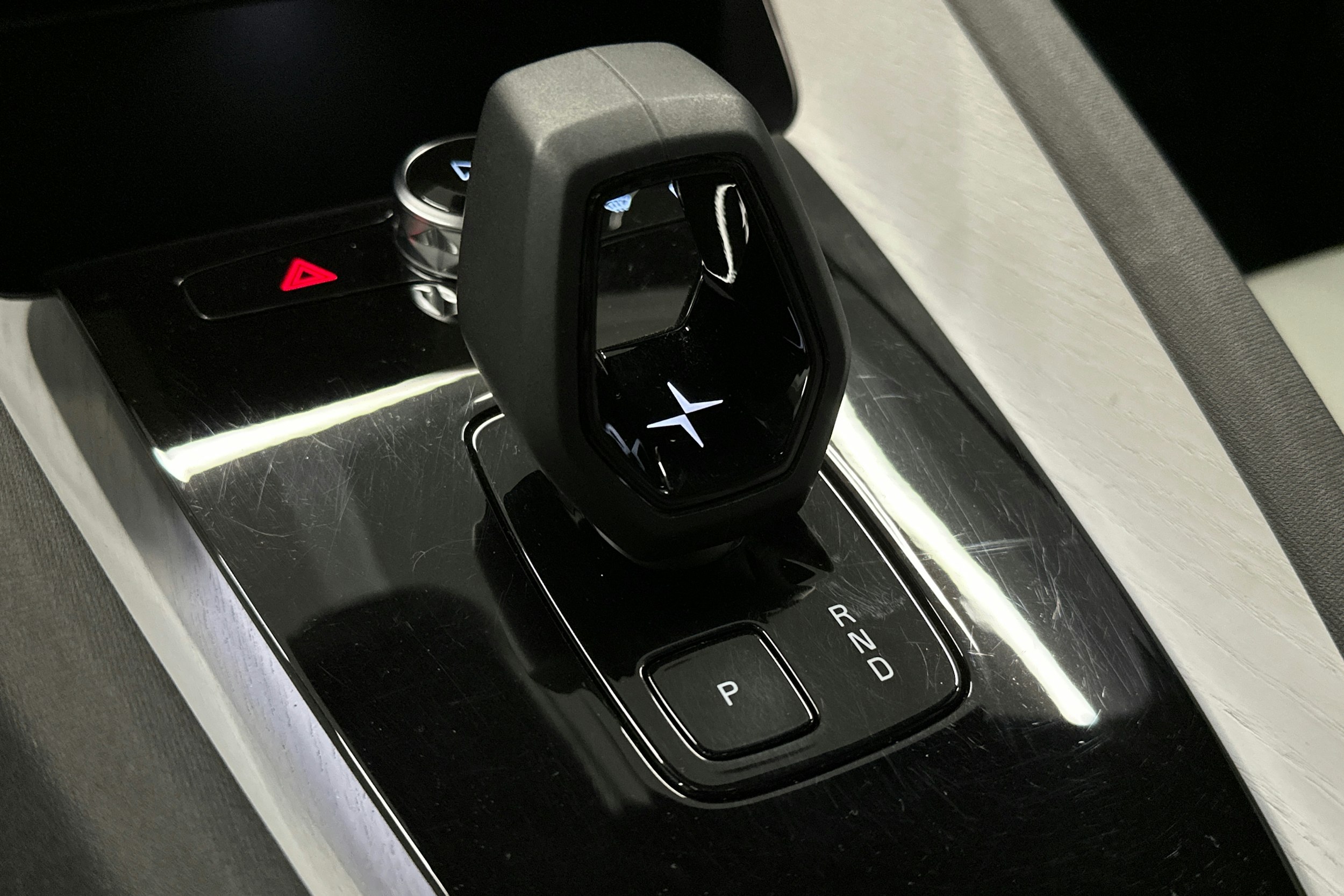 harmaa Polestar 2 2023 kuva 32.