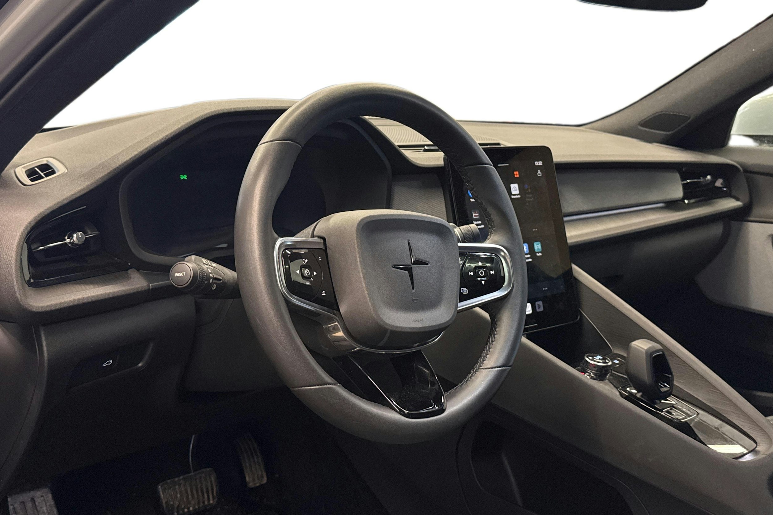 harmaa Polestar 2 2023 kuva 3.