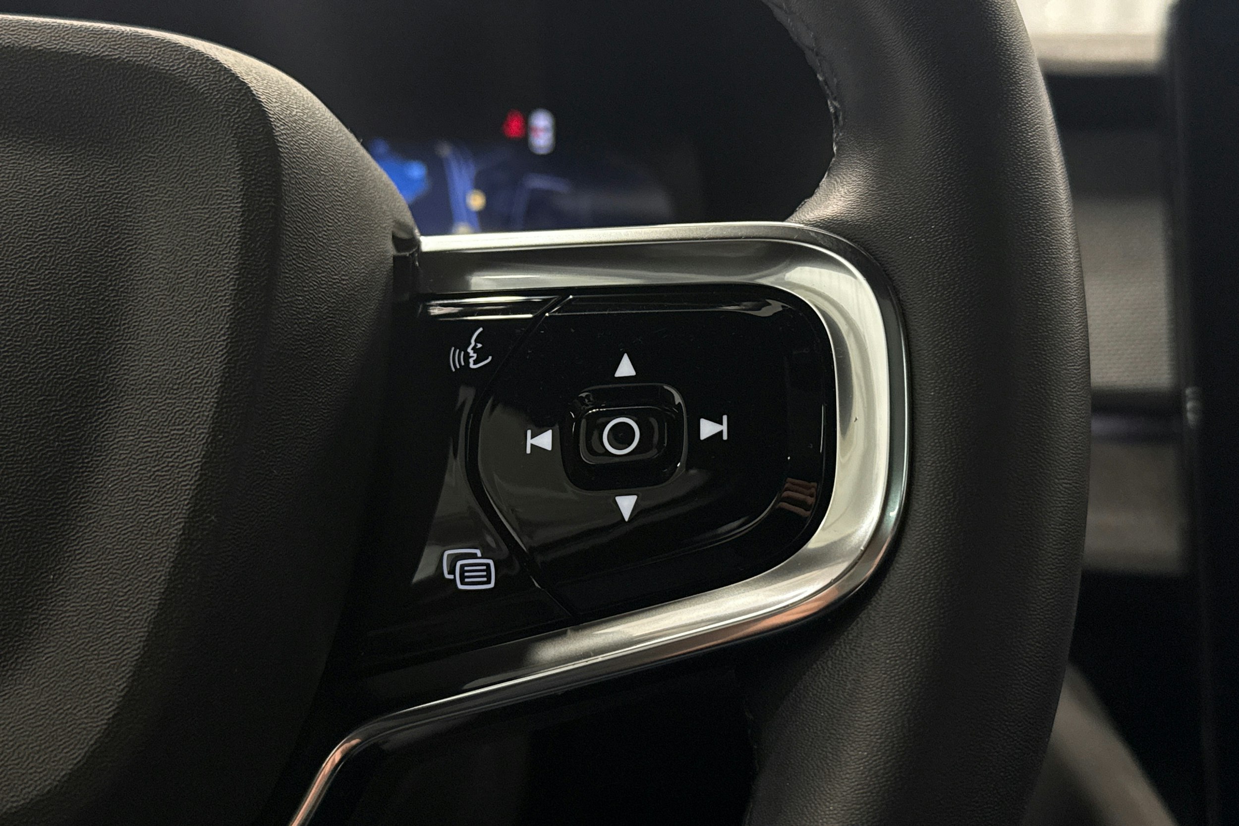 harmaa Polestar 2 2023 kuva 18.