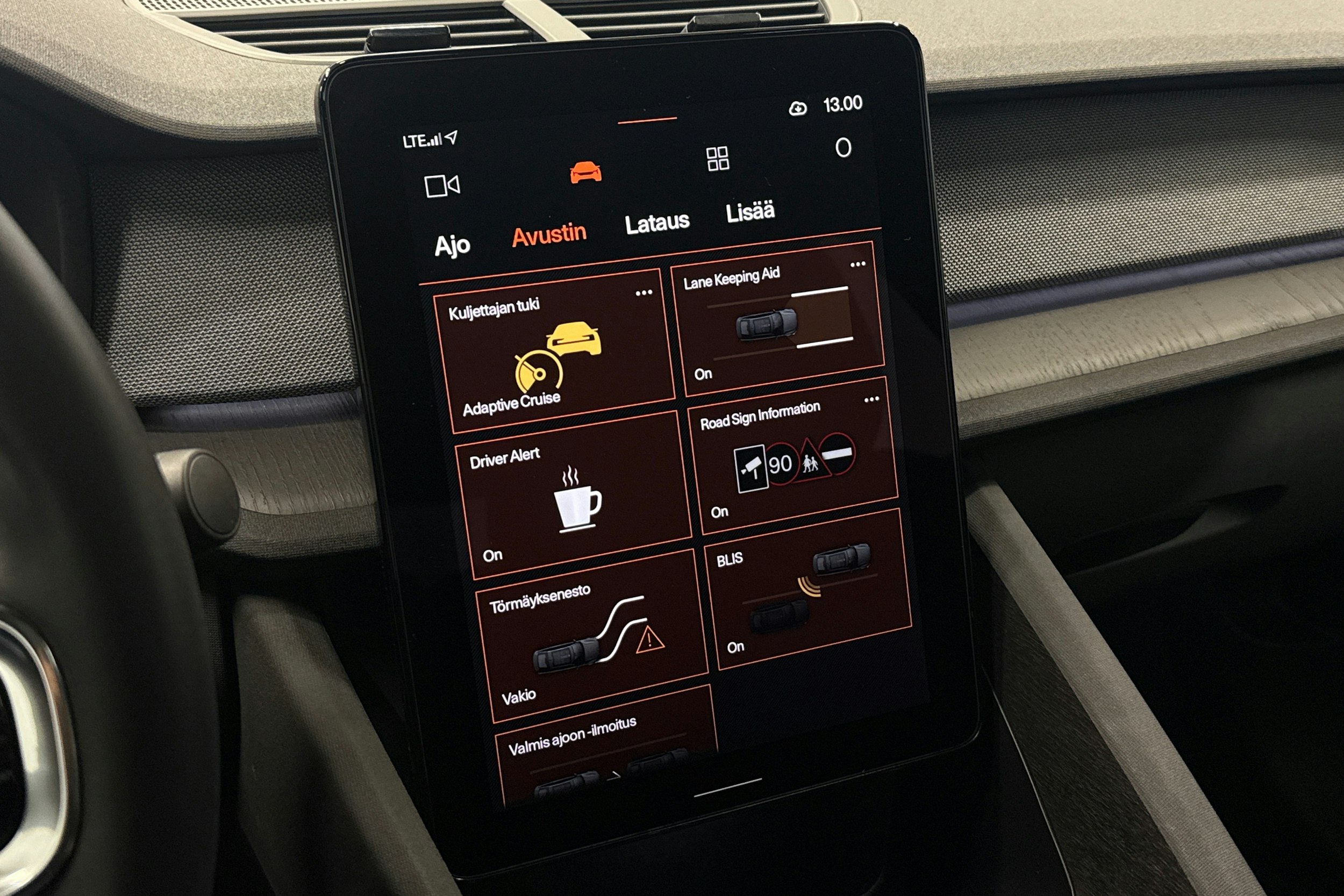 harmaa Polestar 2 2023 kuva 20.