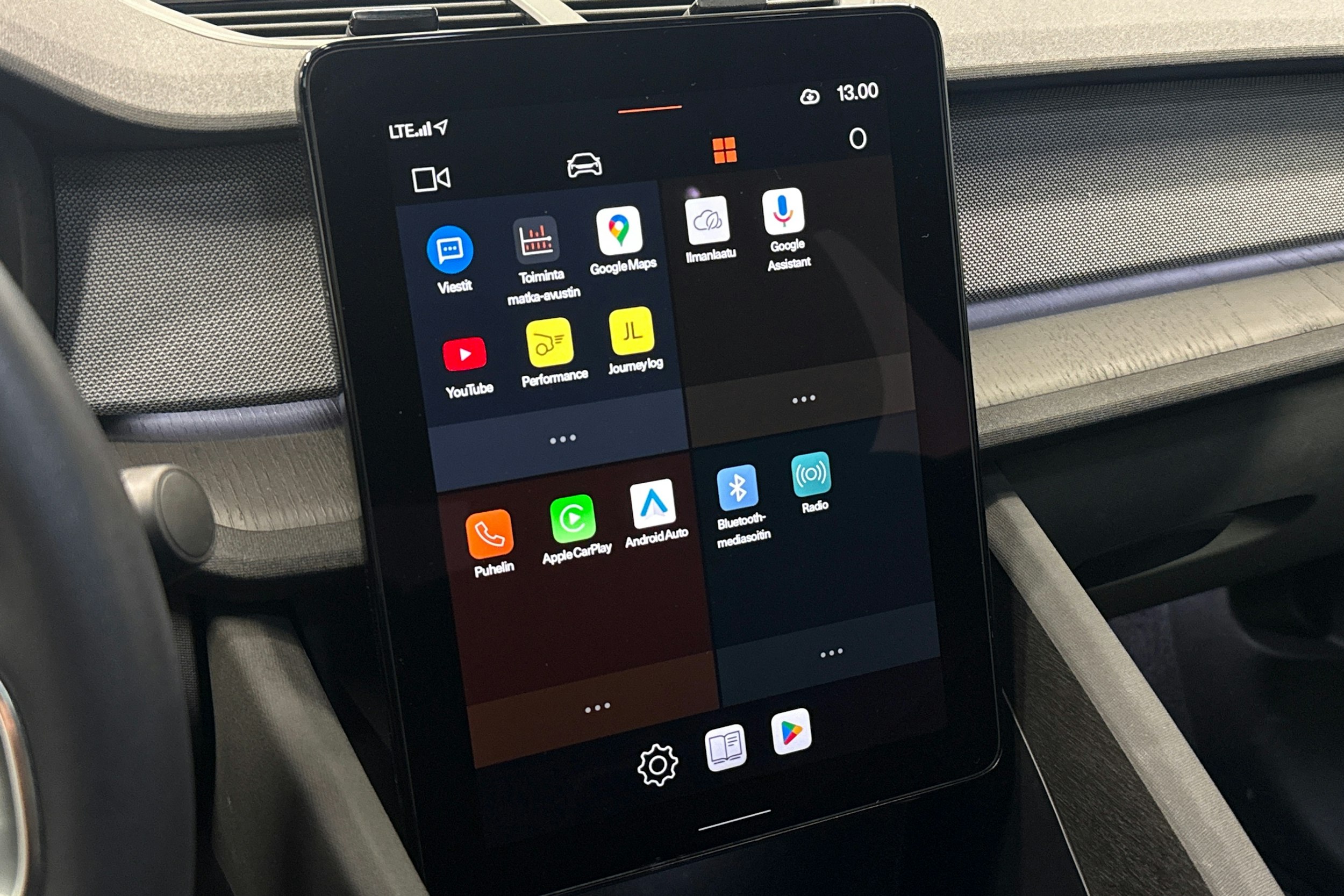 harmaa Polestar 2 2023 kuva 22.