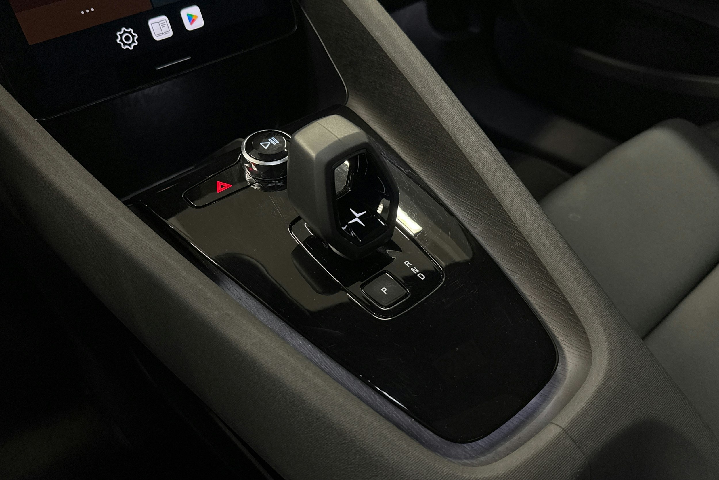 harmaa Polestar 2 2023 kuva 23.