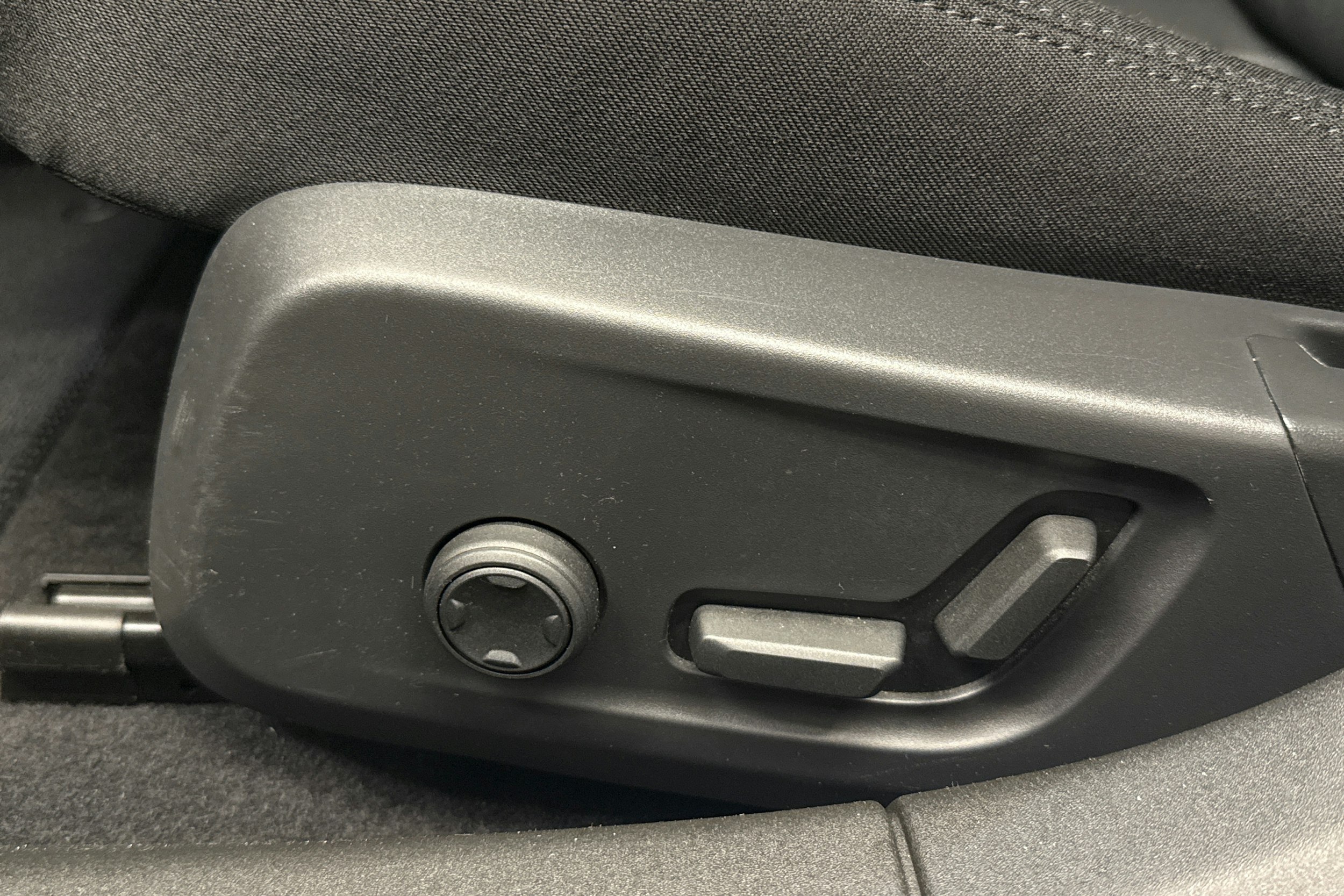 harmaa Polestar 2 2023 kuva 25.