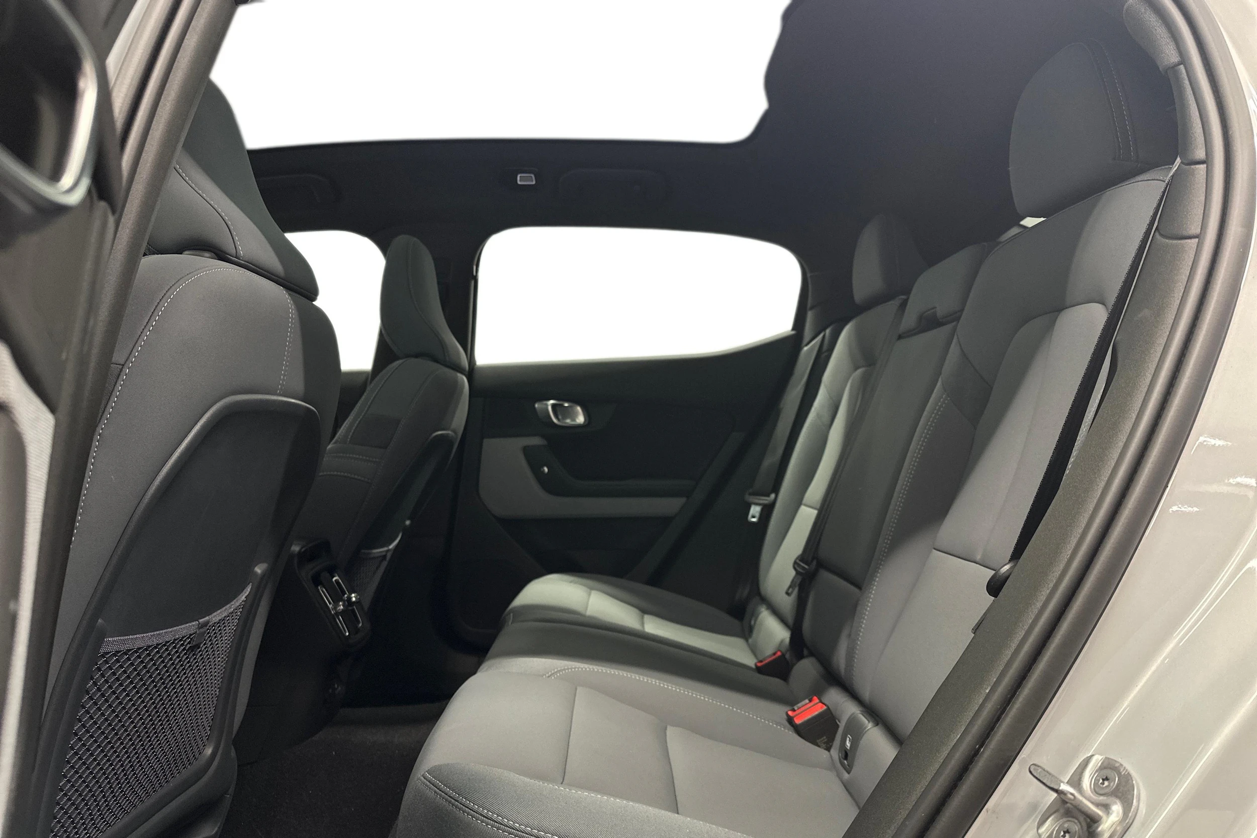 harmaa Polestar 2 2023 kuva 8.