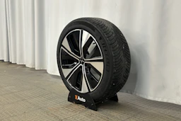 harmaa Polestar 2 2023 kuva 10.