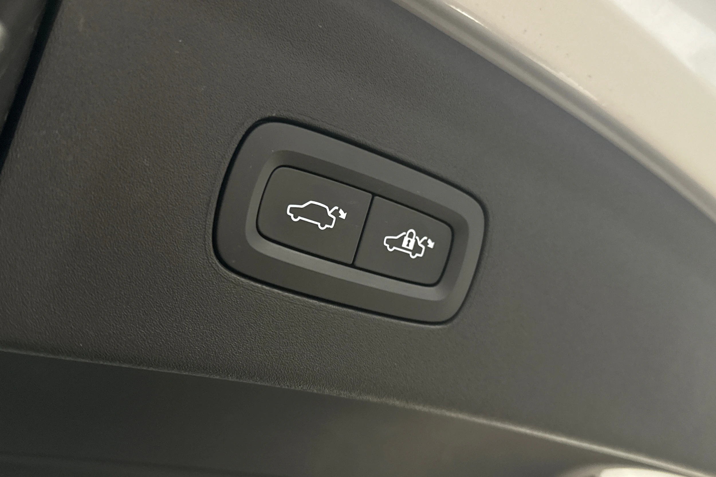 harmaa Polestar 2 2023 kuva 12.