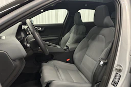 harmaa Polestar 2 2023 kuva 13.