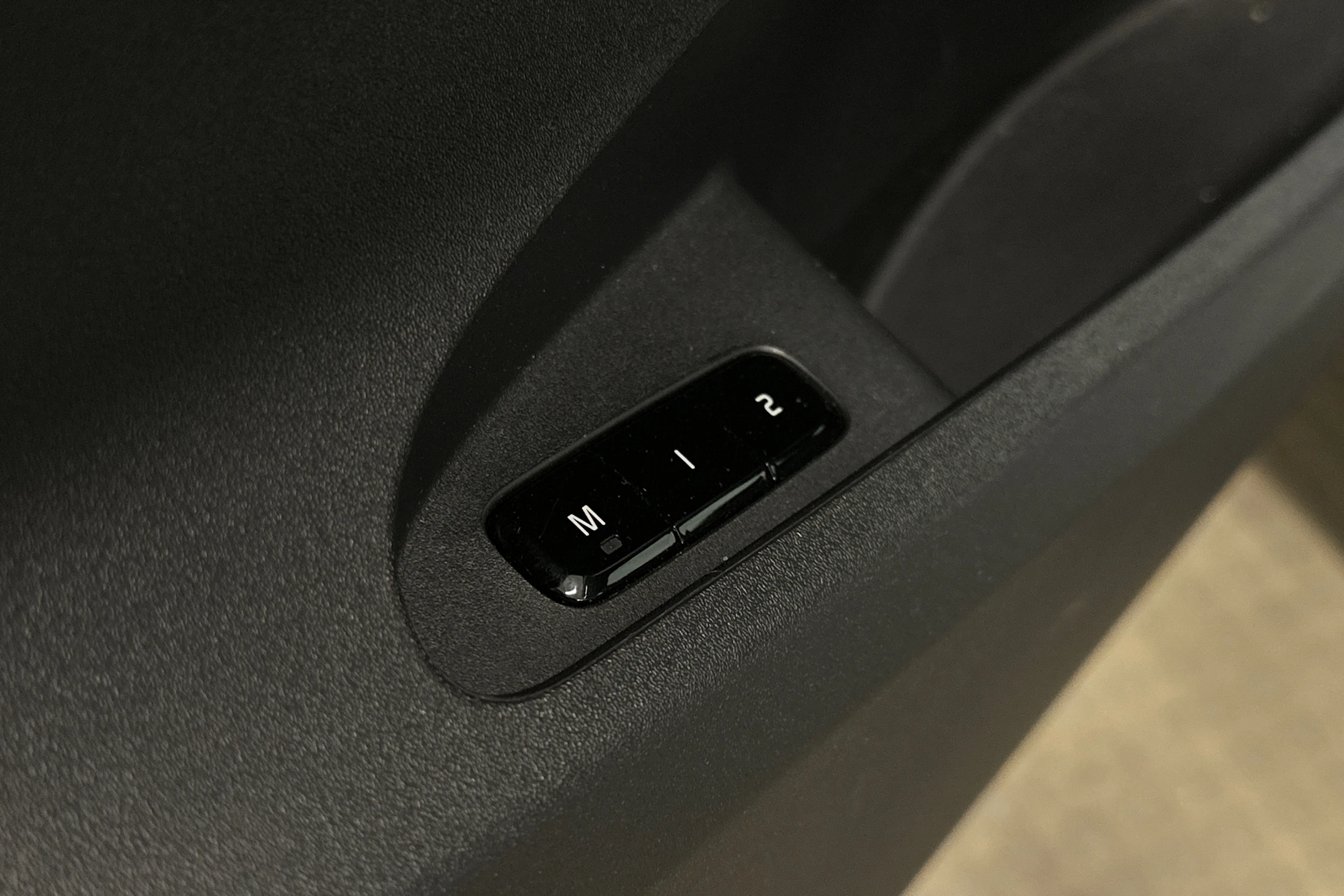 harmaa Polestar 2 2023 kuva 15.