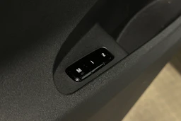 harmaa Polestar 2 2023 kuva 15.