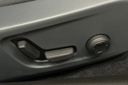 harmaa Polestar 2 2023 kuva 16.