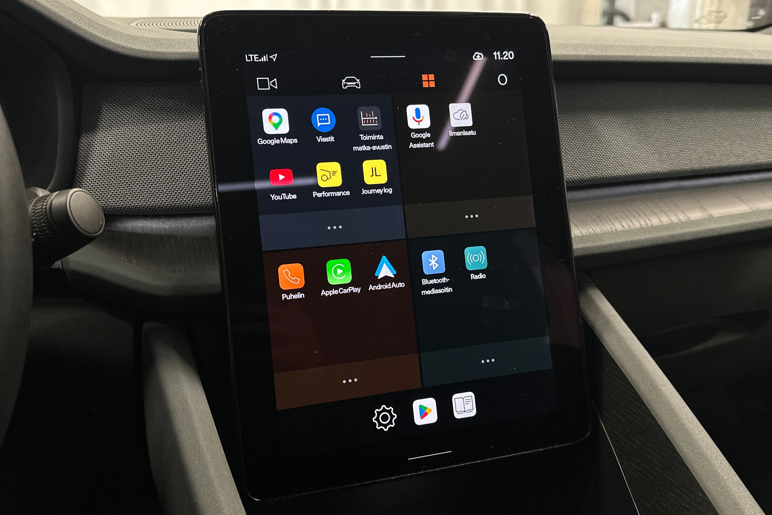 harmaa Polestar 2 2023 kuva 21.