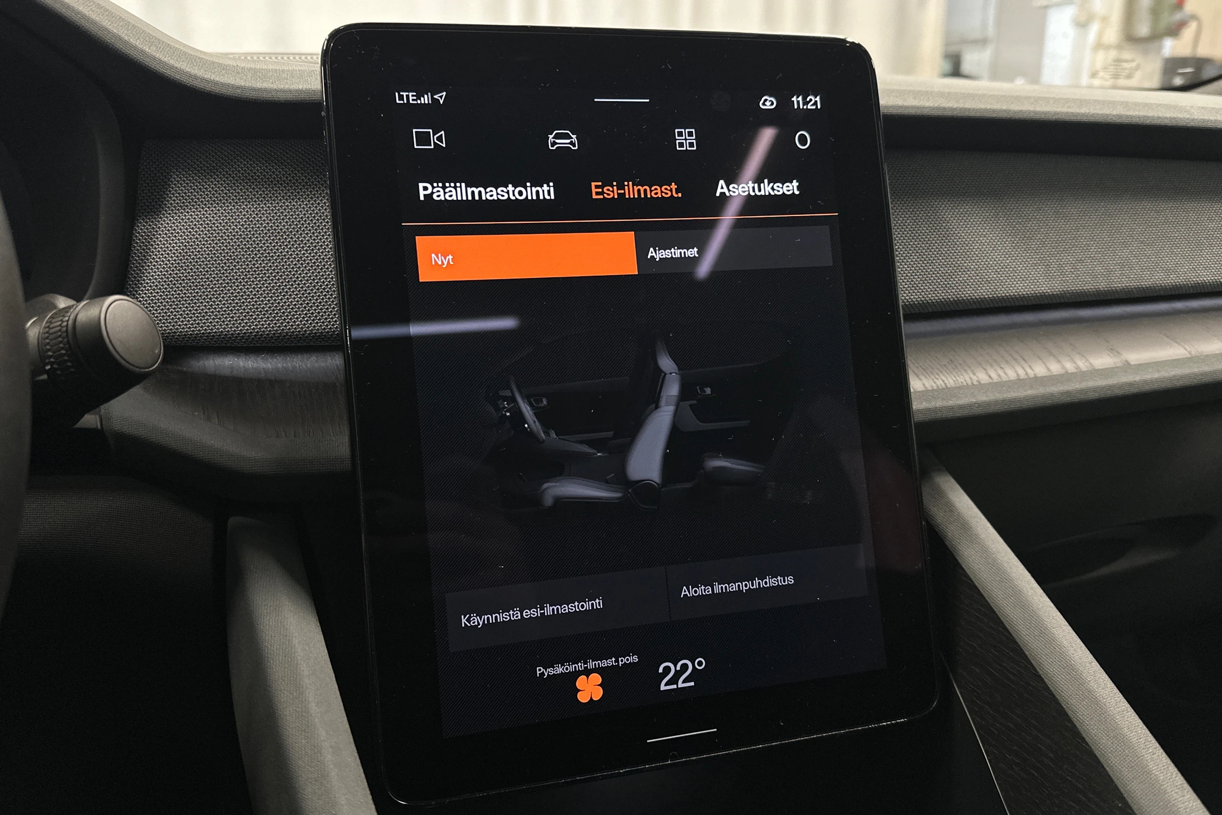 harmaa Polestar 2 2023 kuva 23.