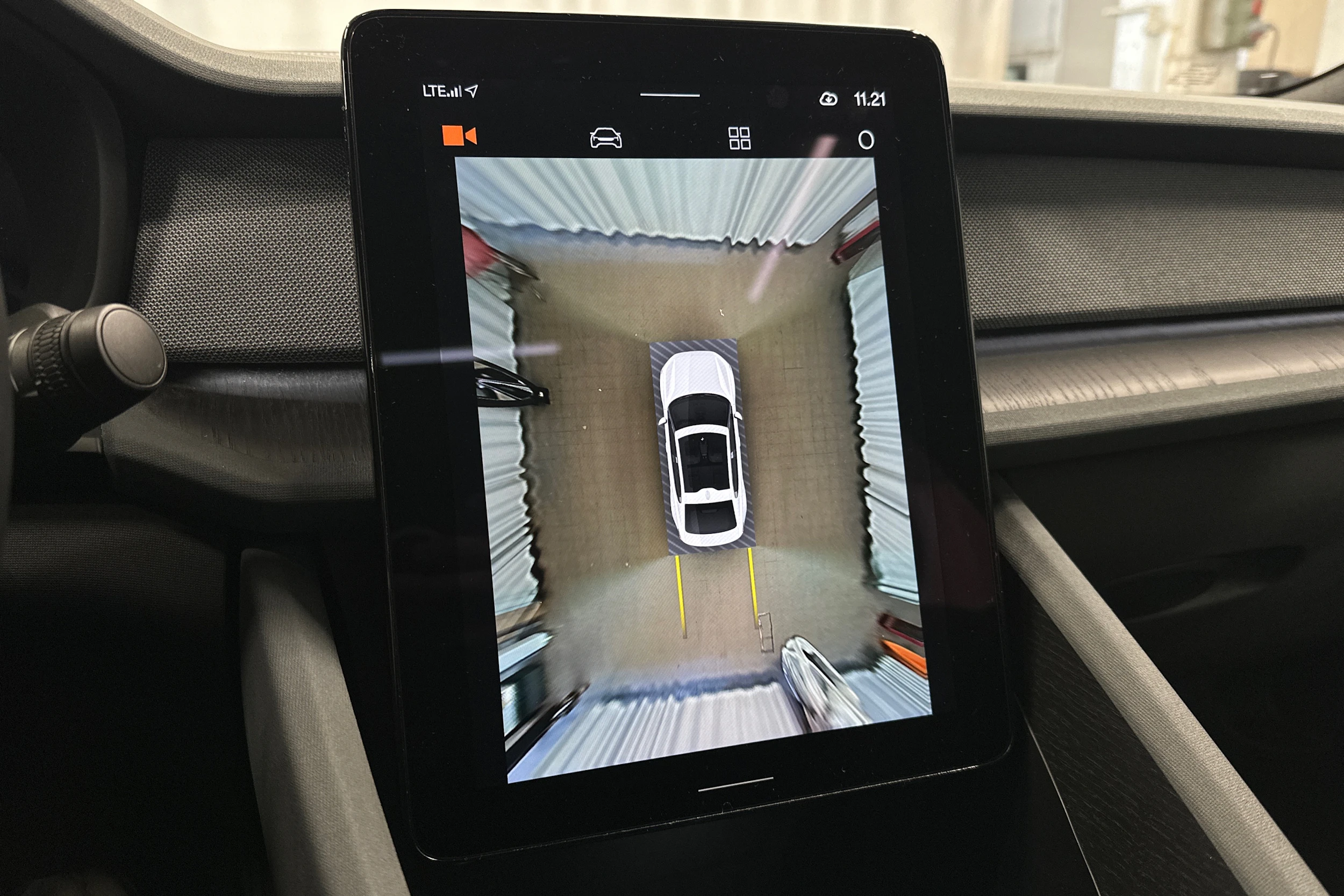 harmaa Polestar 2 2023 kuva 25.