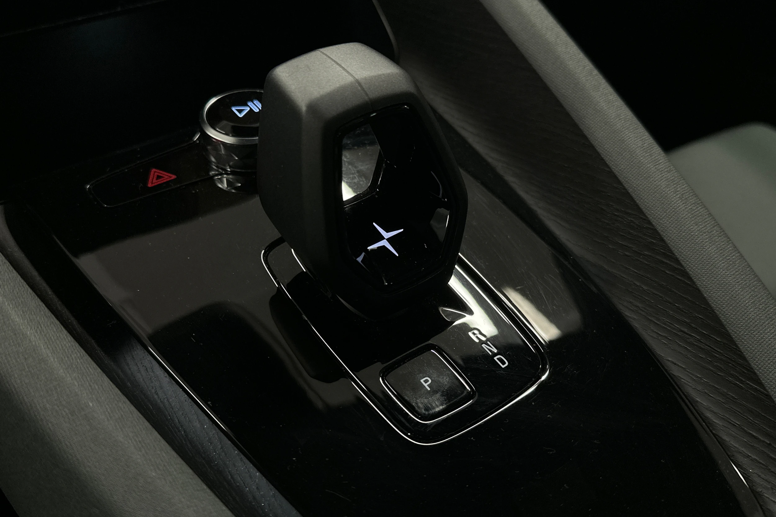 harmaa Polestar 2 2023 kuva 26.