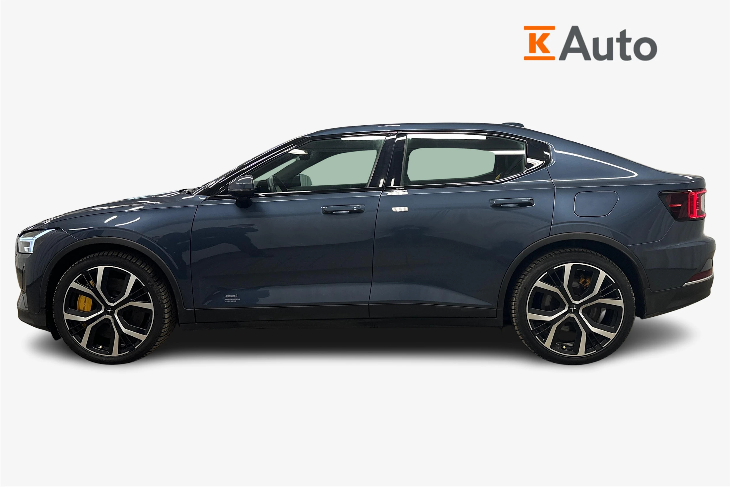 sininen Polestar 2 2023 kuva 5.