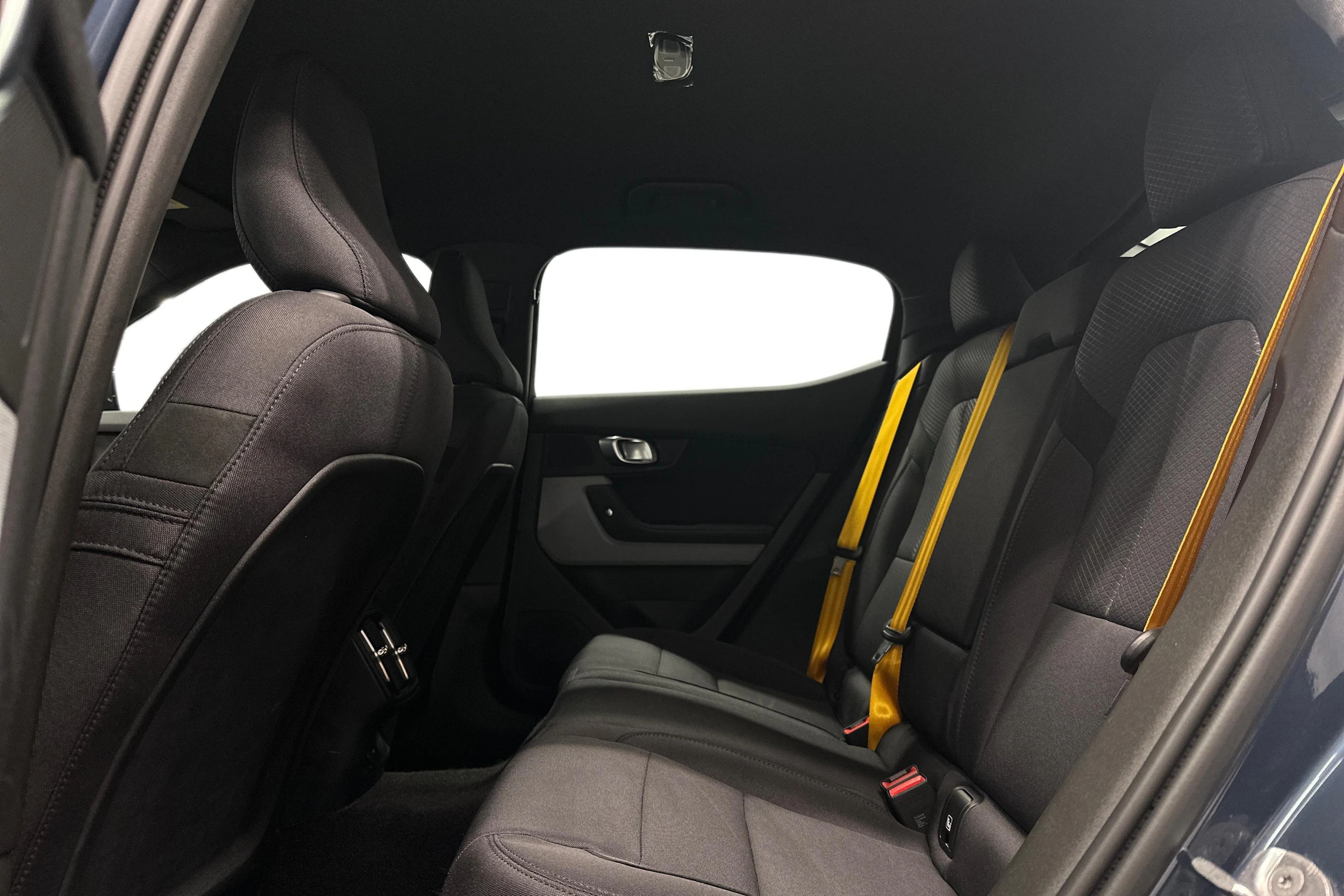 sininen Polestar 2 2023 kuva 8.